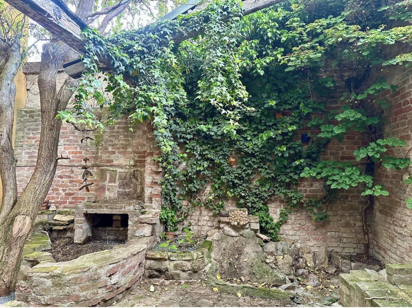 Eden Garden With Terrace & Bbq Apartment